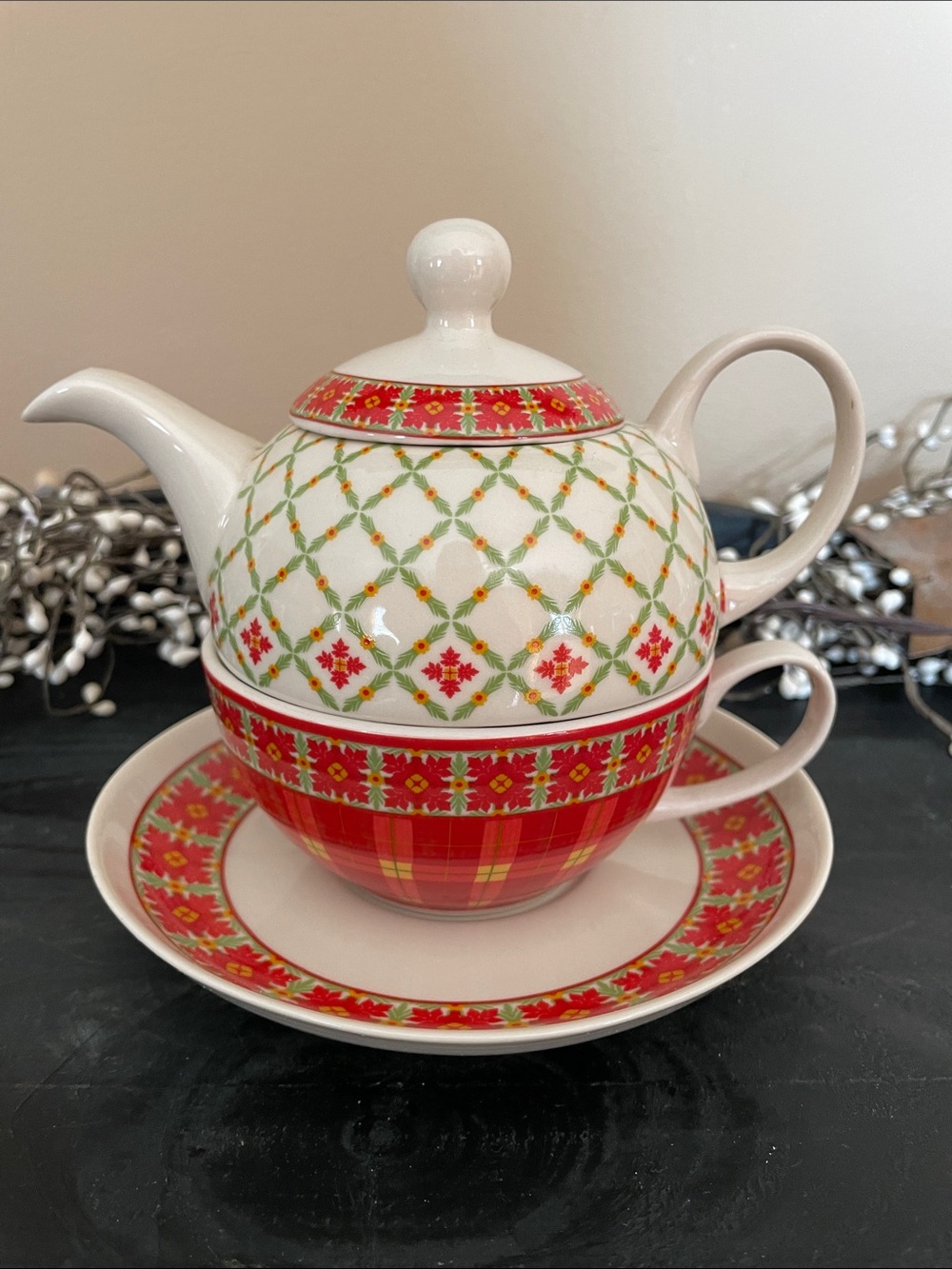 Harry & David - Medford, OR - 2005 White and Red Floral Lattice Tea-for-One Set